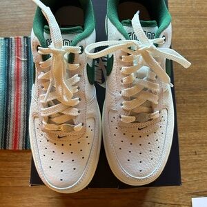 Air Force 1 ‘07 Women’s 7 (men’s 5.5) NEW IN BOX